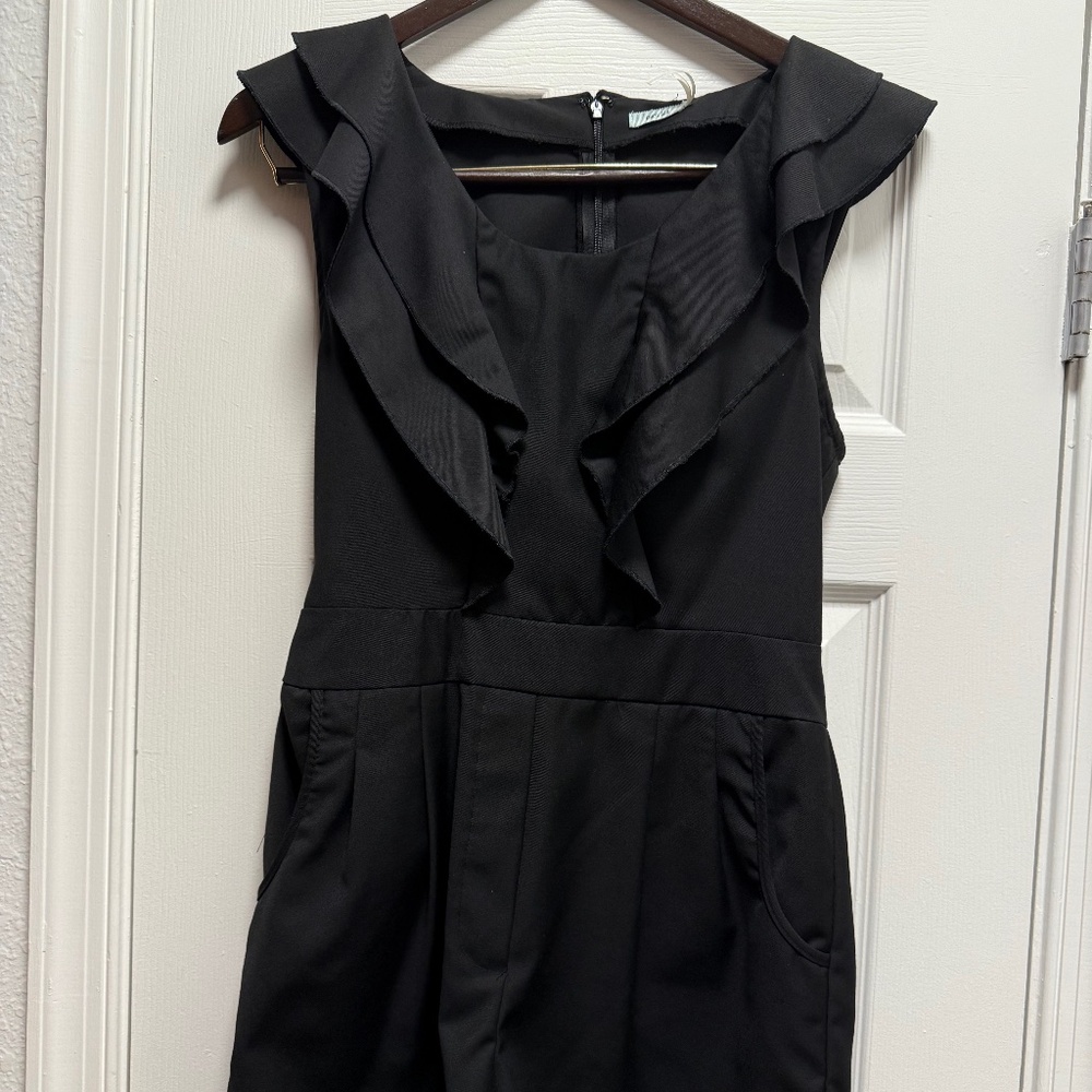 Kimchi Blue Women's Black Ruffle Jumper One Piece Shorts Suit (Size 4) Fantastic